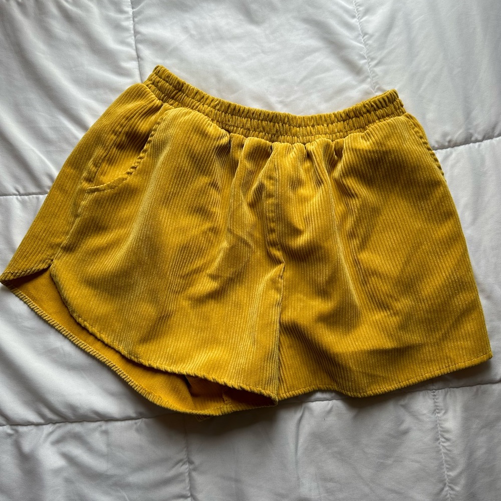 Medium, 💛 wild fable, shorts 🩳